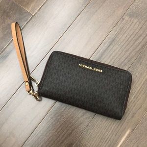 Michael Kors Wristlet